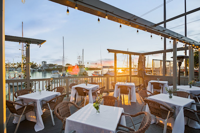 Water's Edge Restaurant And Bar